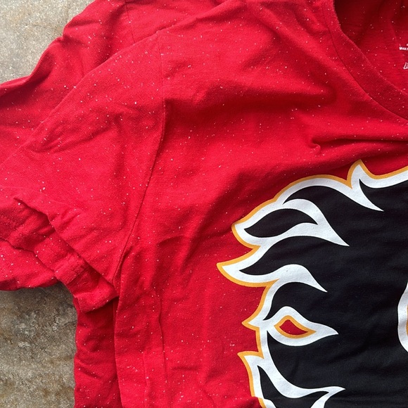 Calgary Flames T-Shirt (Men’s M) - Picture 3 of 4